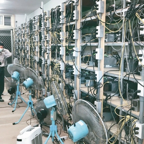 挖比特币的矿机组装(挖比特币的矿机长什么样)